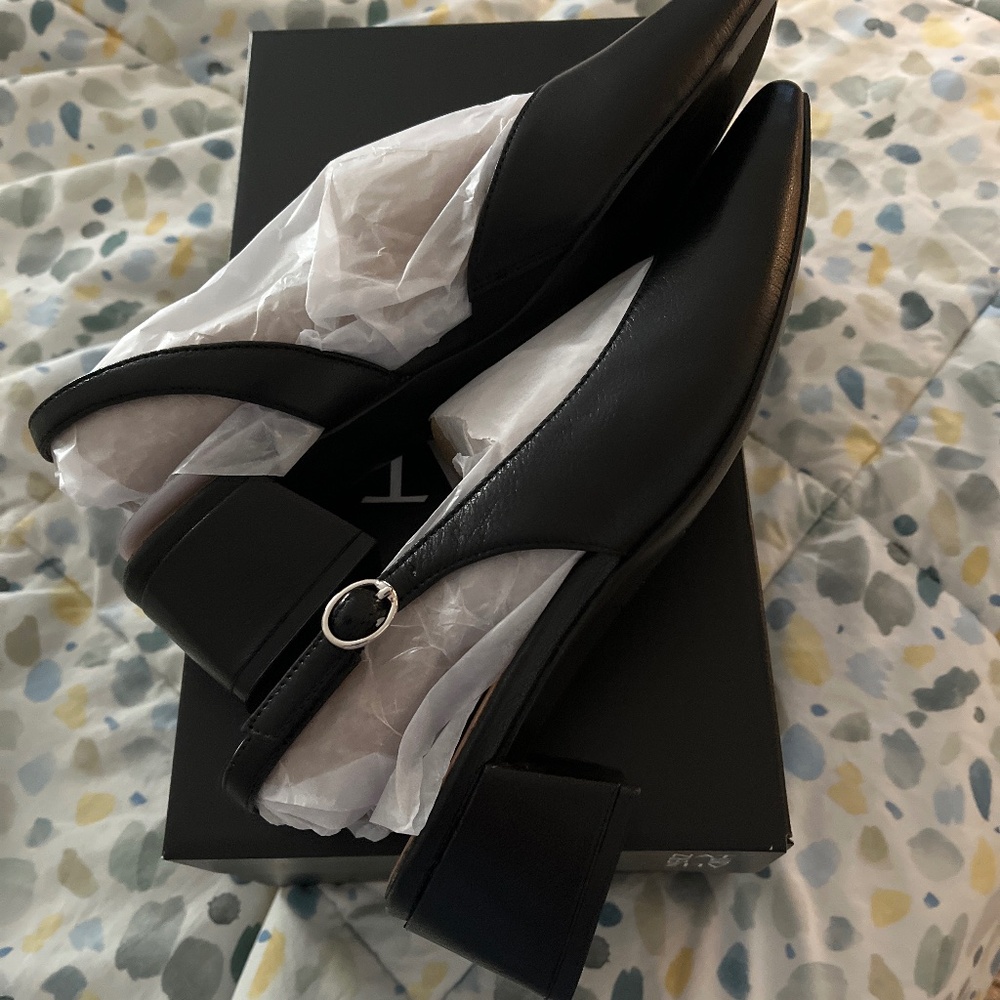 naturalizer brand new sling back shoes.Block heel